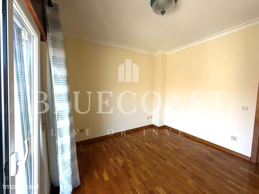 Moradia V4 com 3 Pisos - Espaço e Conforto-27