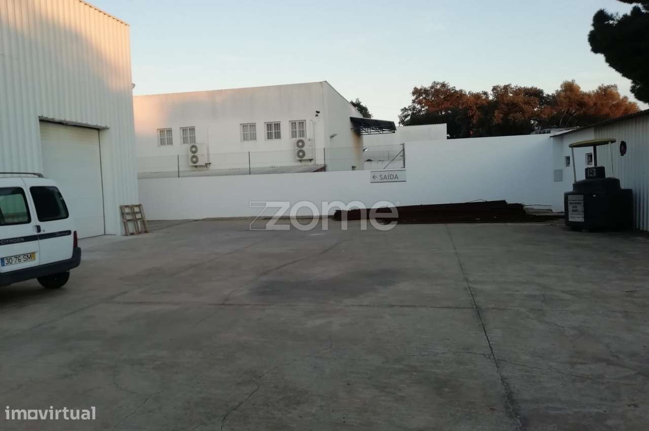 Armazéns e escritórios - Quarteira - Loulé - Grande imagem: 1/26