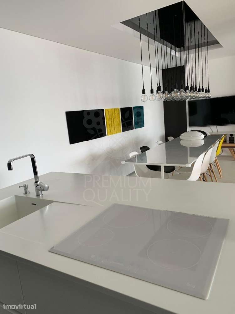 Apartamento T3 totalmente remodelado com terraço e vista mar em Sesimb-23