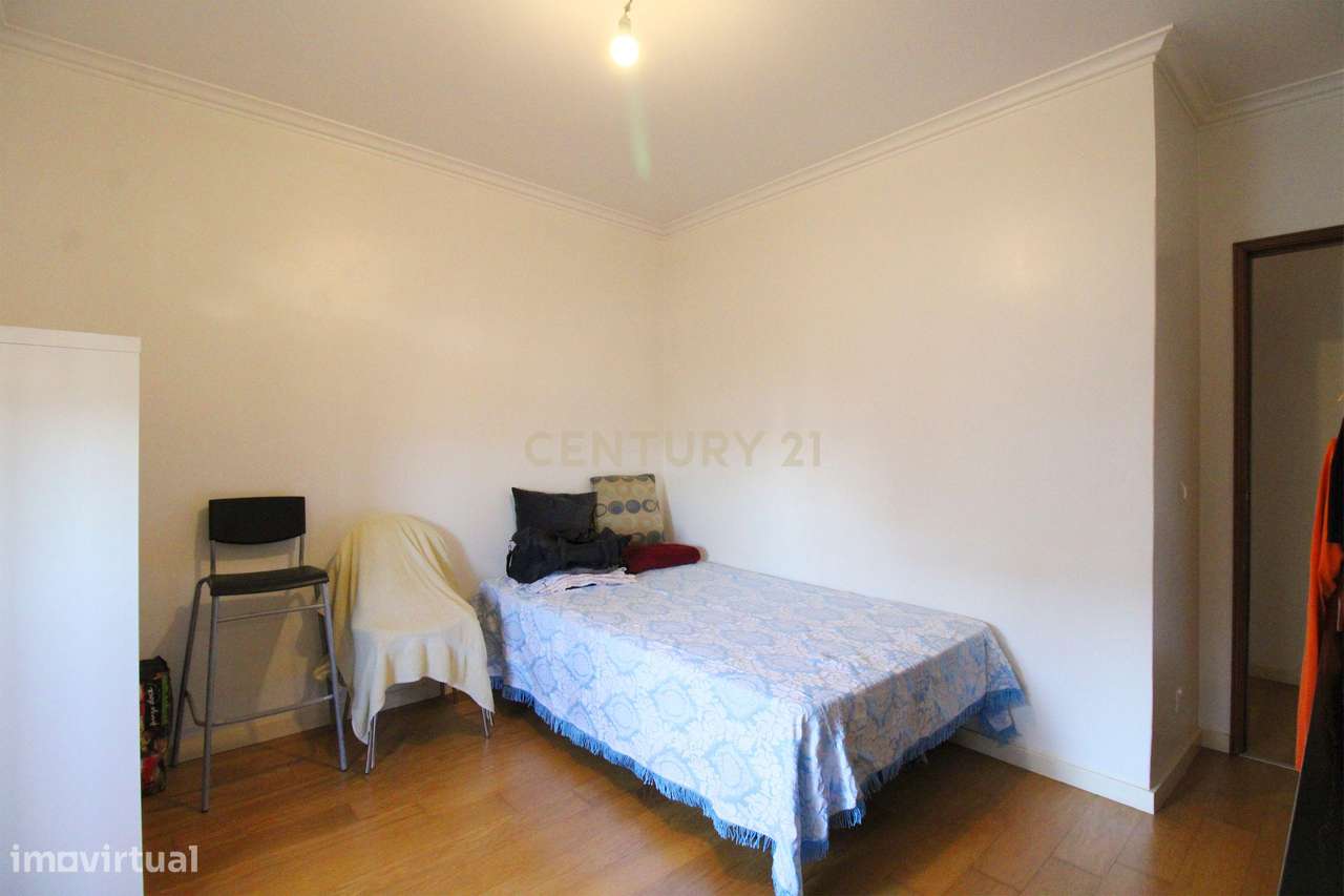 Apartamento T3 com Vista Panorâmica em Almada-25