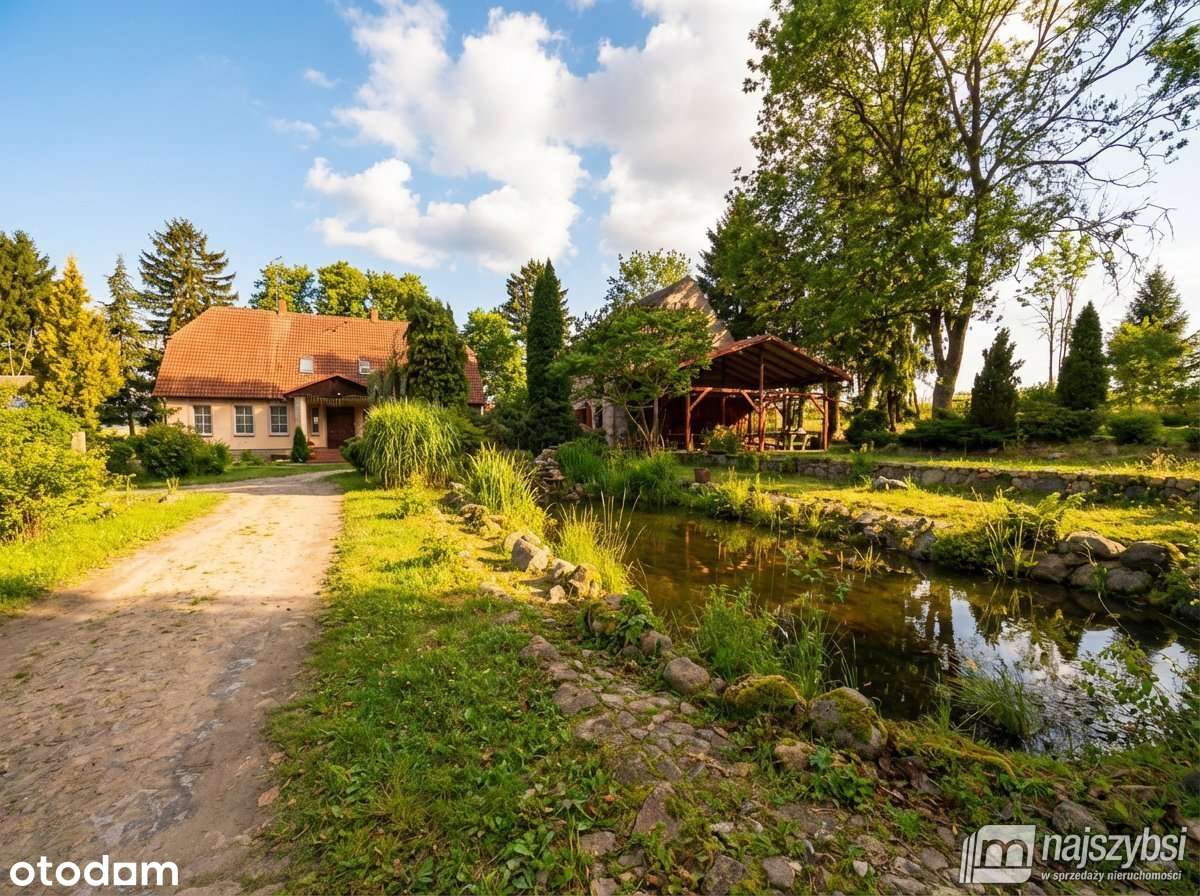 Oparzno- gospodarstwo na uboczu wśród zieleni