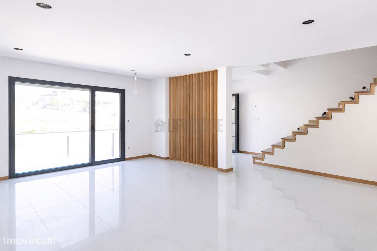 Moradia em Banda T3+1 Nova - Campo - Grande imagem: 5/13