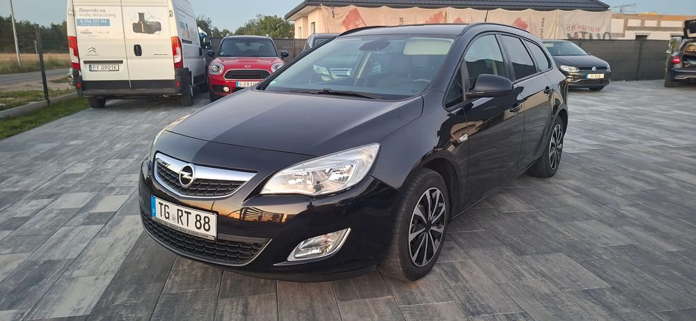 Opel Astra J (2009-2019) 1.6 Color Edition 2011
