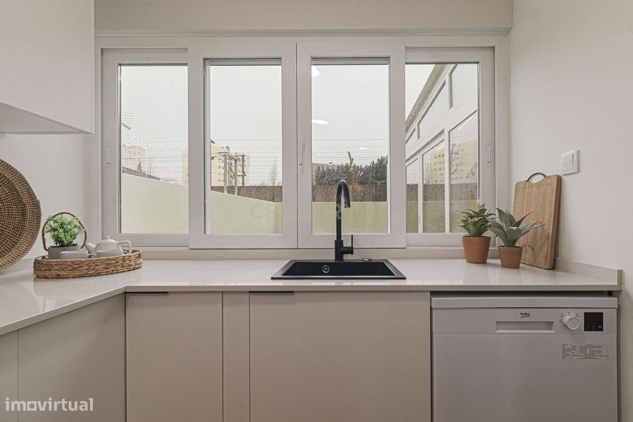 ✨ T2 Totalmente Remodelado com Terraço ✨-12