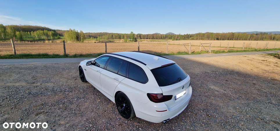 BMW Seria 5 525d xDrive - 10