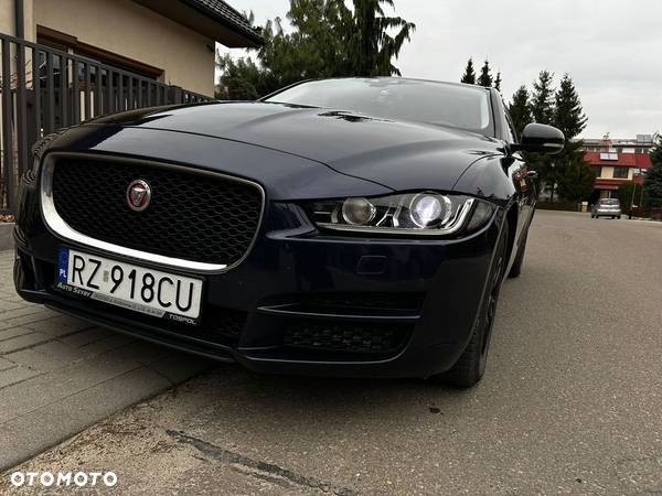 Jaguar XE 2.0 D R-Sport - 6