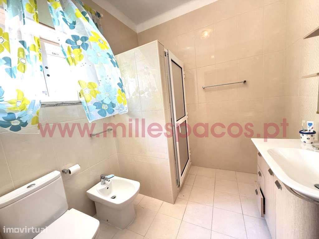 Moradia V6 com Garagem Centro da Cidade-14