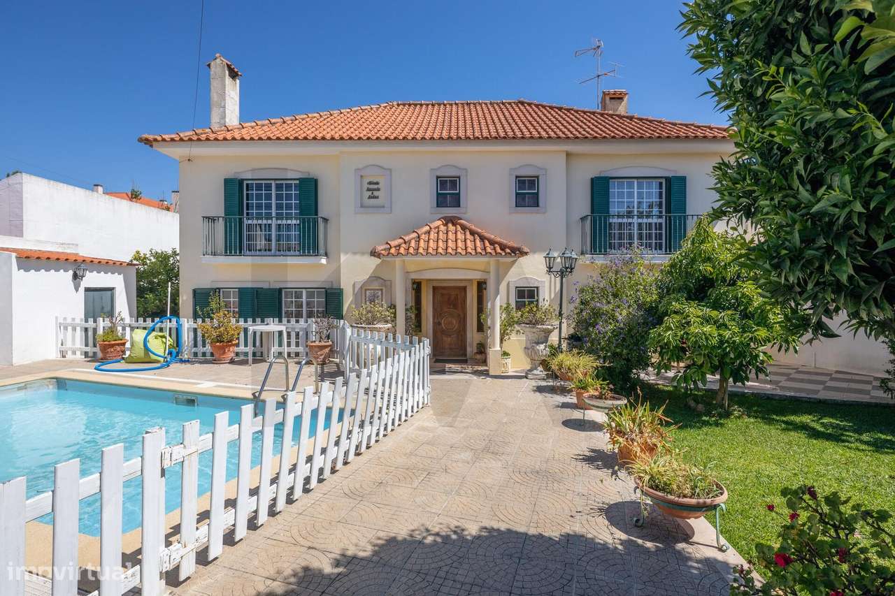 Moradia T4+2 com Piscina e Lote de 800m2 em Manique, Cascais - Grande imagem: 4/57