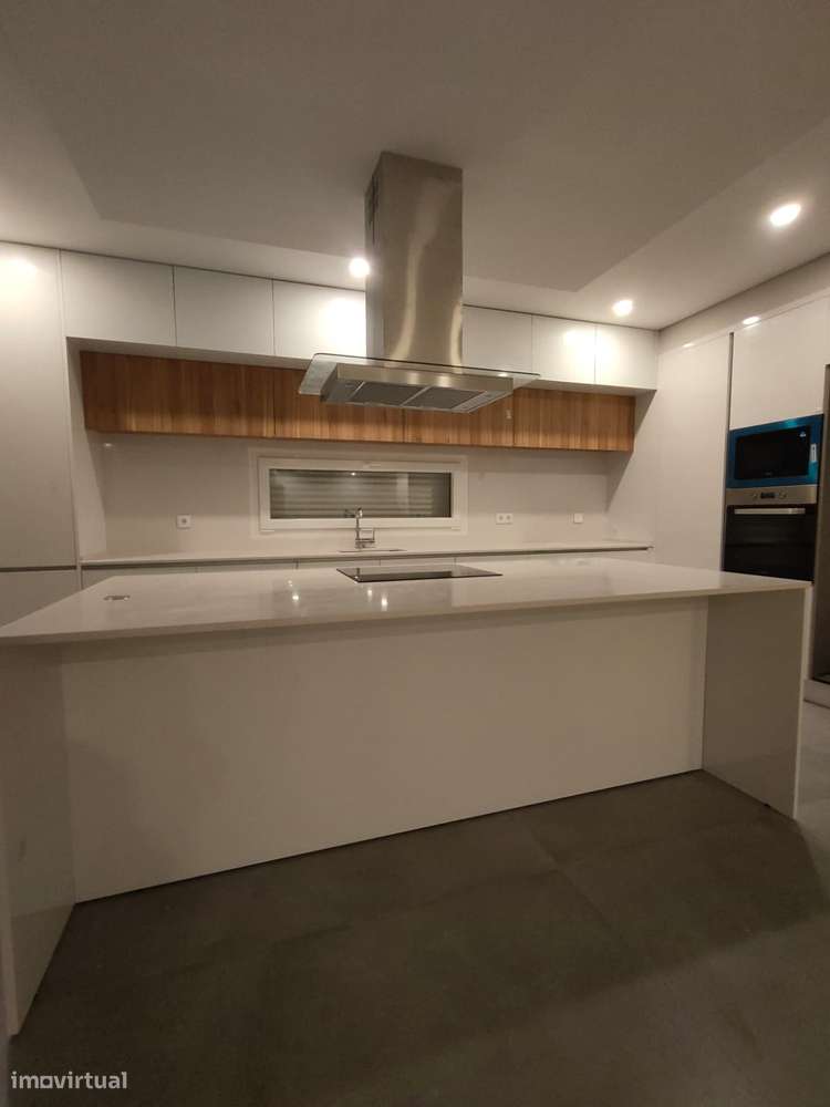 Oferta 1% do valor de aquisição - Moradia T4 com 3 Suítes com piscina - Grande imagem: 2/32