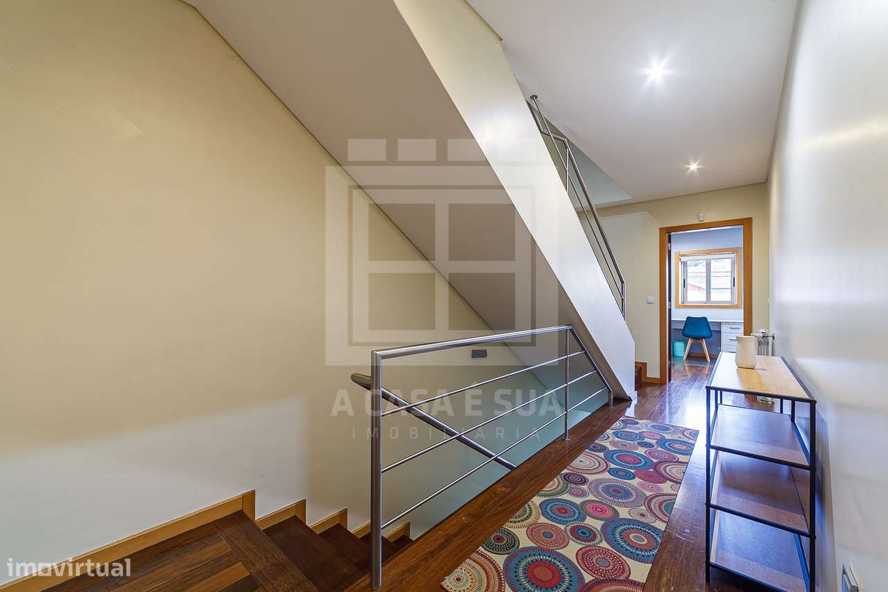 MORADIA T4+1 C/PISCINA EM COND FECHADO 3 FRENTES-35