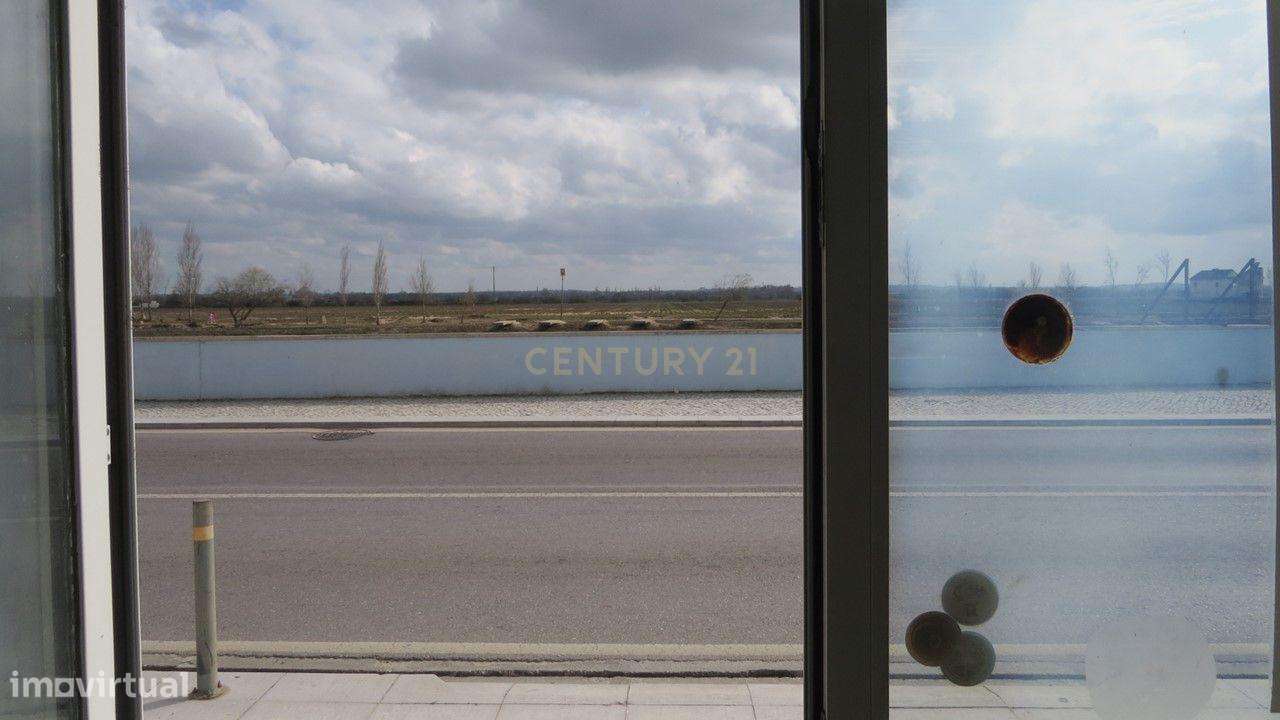 Vista Deslumbrante para o Rio - Prédio para Remodelar em Coruche - Grande imagem: 4/18