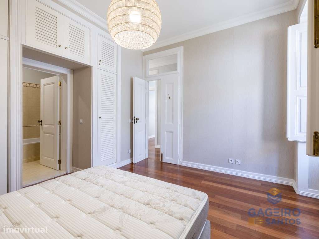 Apartamento Único com Charme Histórico e Conforto Moderno a Passos ...-20