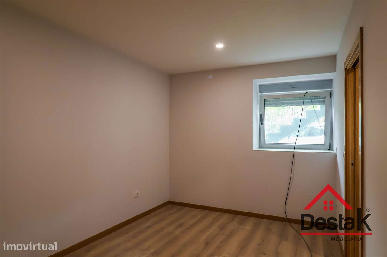 Apartamento T2 remodelado para venda em Viseu-7