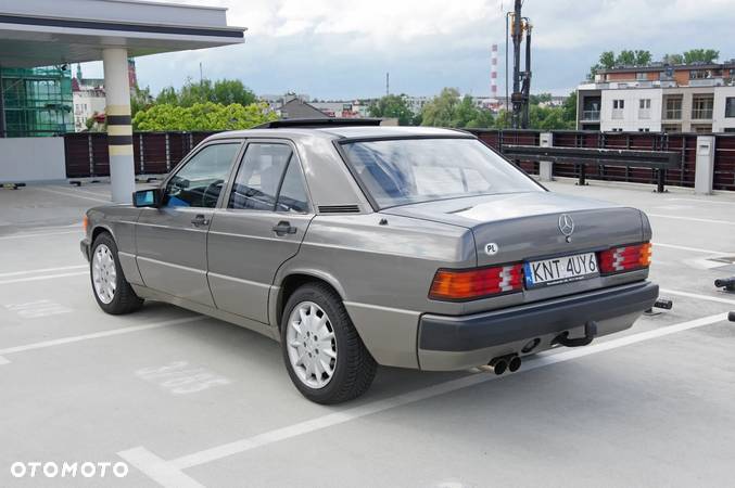 Mercedes-Benz W201 (190) - 2