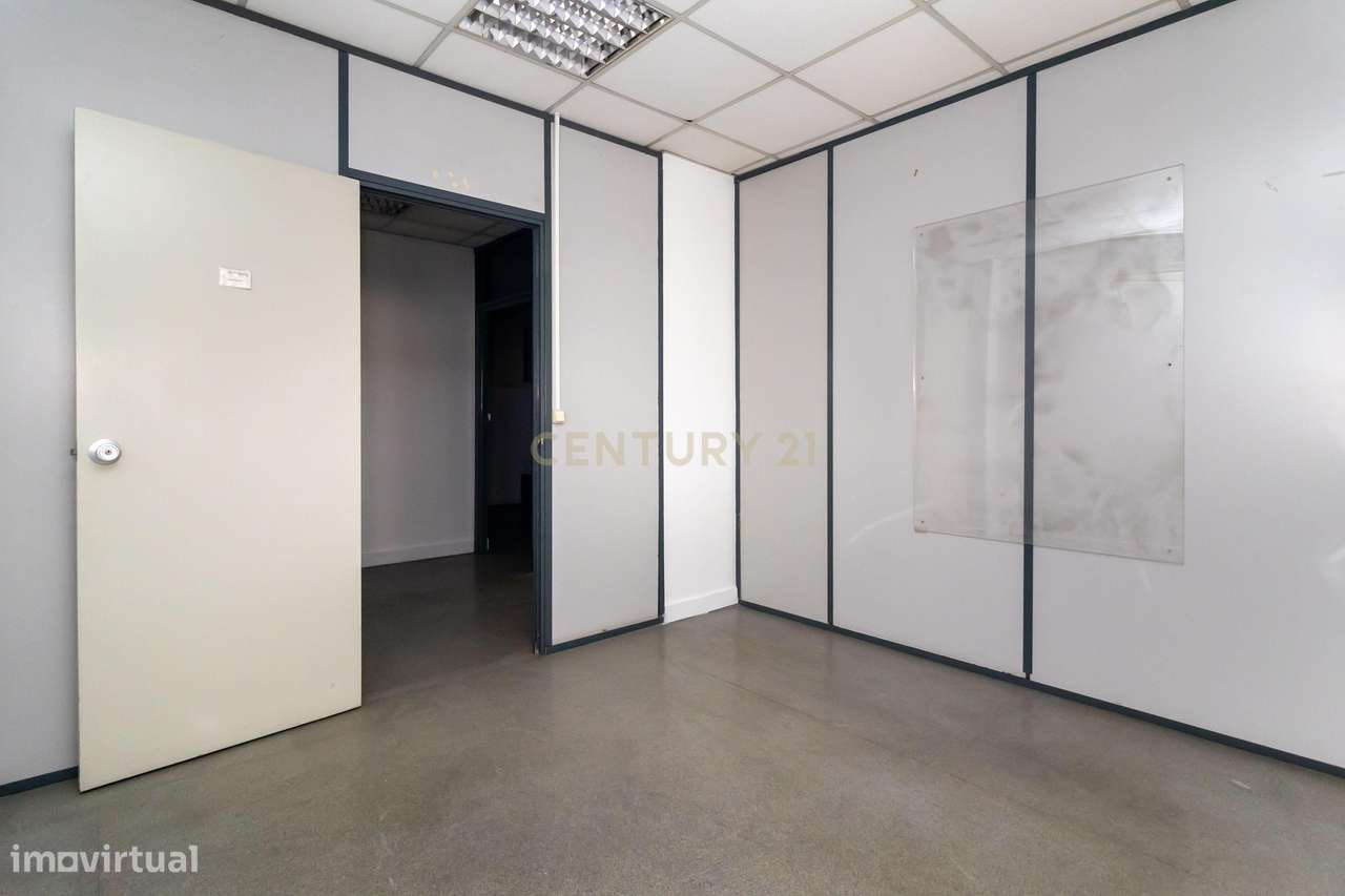 ESPAÇO COMERCIAL/SERVIÇOS com 311m2, para venda, no centro do Prior Ve-50