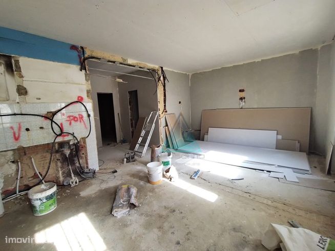 NOVIDADE * * T2 TOTALMENTE REMODELADO * * QUINTAL-15