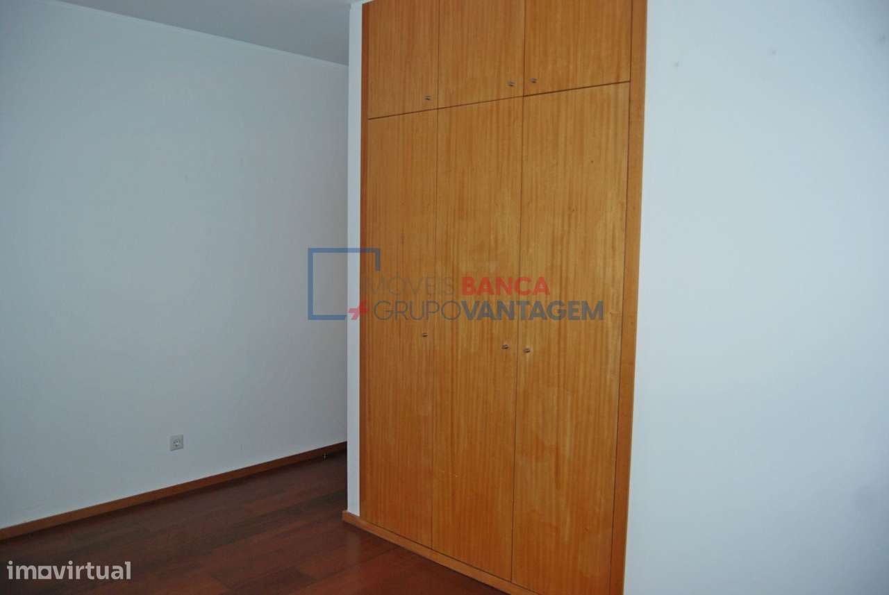 Apartamento T3 C/ Lugar de Garagem e Arrumos - Grande imagem: 5/16