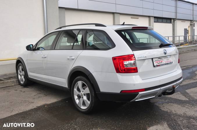 Skoda Octavia Combi Diesel 2.0 TDI 4X4 DSG Scout - 3