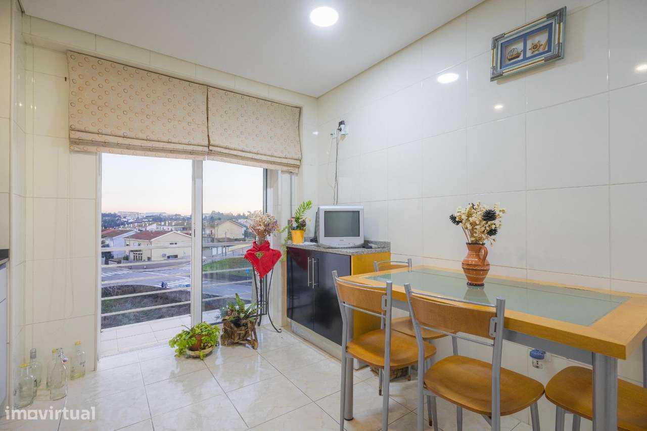 Apartamento T2, Gondomar, com varanda e 2 lugares de garagem-9