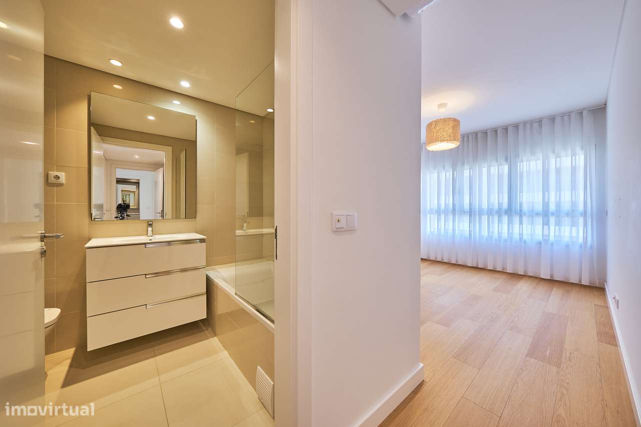 T4 Deslumbrante c/ Vista Tejo | One River Seixal-13