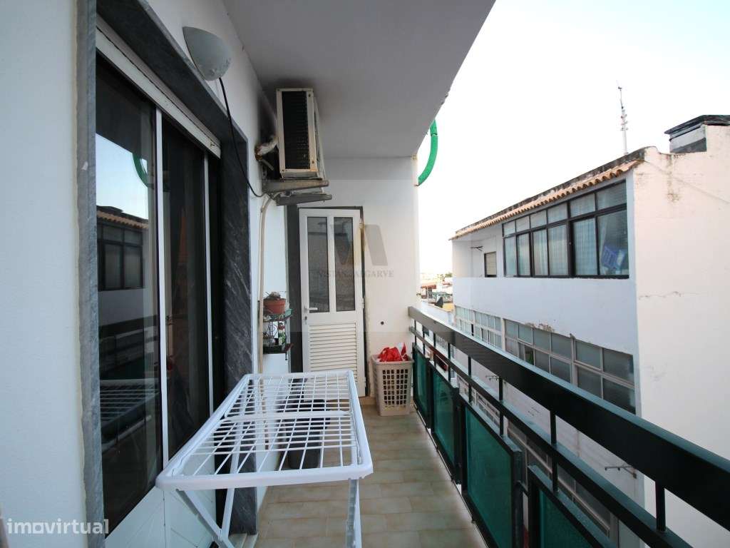 Apartamento T3 transformado em T2 em zona nobre de Olhão-4