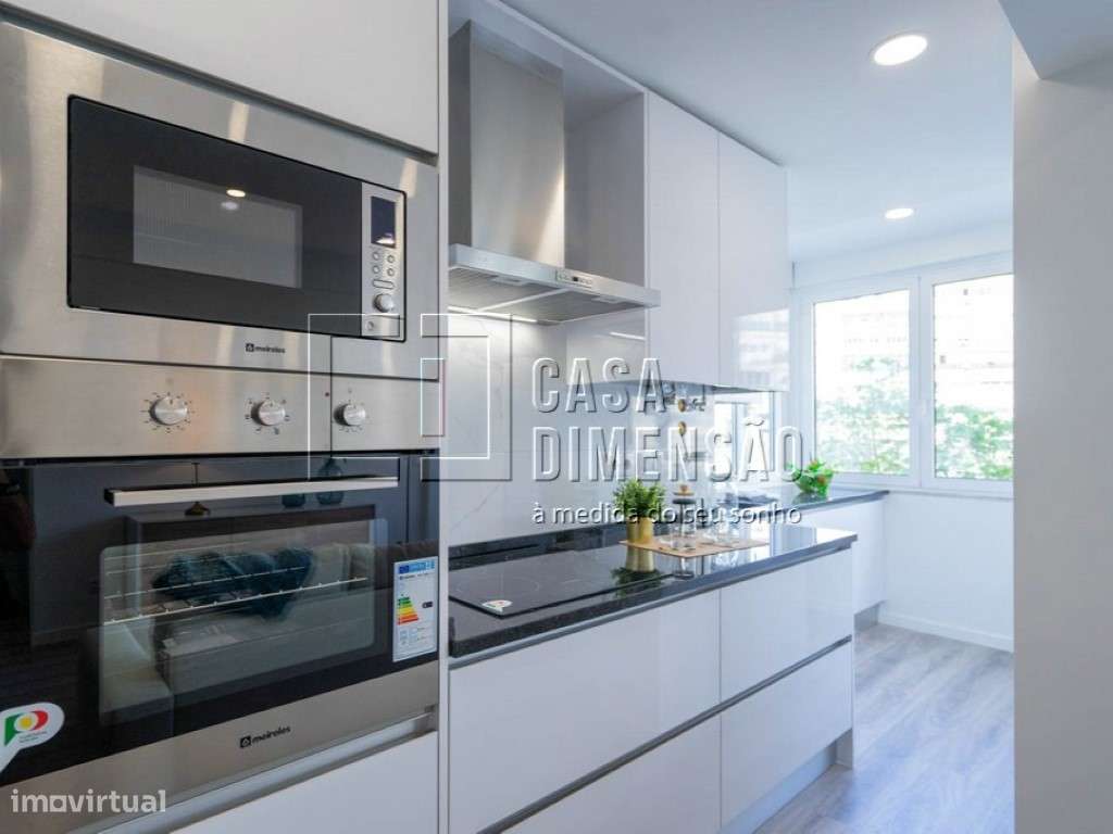 Apartamento de tipologia T3 com varanda, mobilado e equipado em Ben... - Grande imagem: 2/36