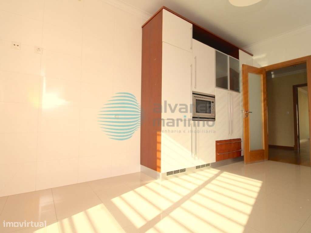 Apartamento T4, com 3 lugares de estacionamento, Parque das Nações-7