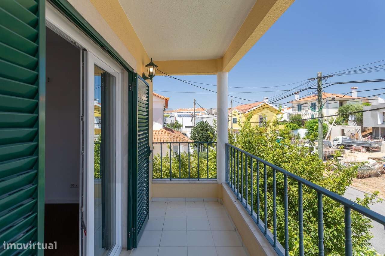 Moradia Isolada | 5 Quartos, Jardim, Garagem para 4 Carros-48