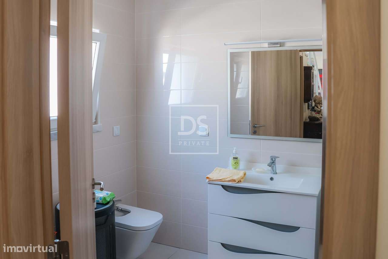 Moradia Moderna  T3 em Condomínio  - Próxima da Praia de Santa Cruz-11