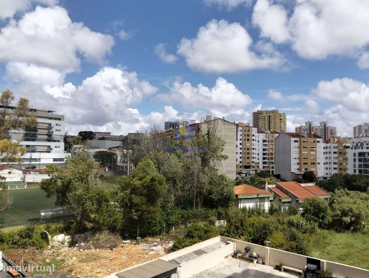 Apartamento T3 Remodelado c/estacionamento na Estrada da Luz-24