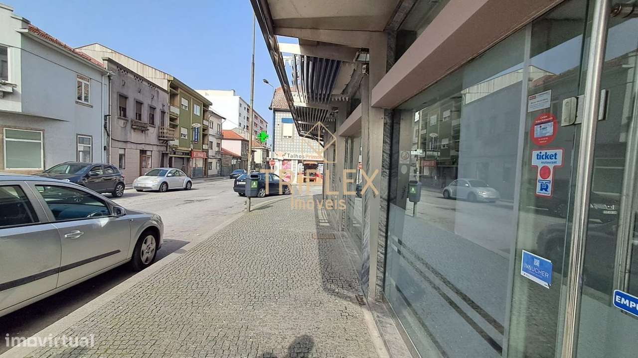 Loja de Gaveto com grande montra e cave - Grande imagem: 4/28