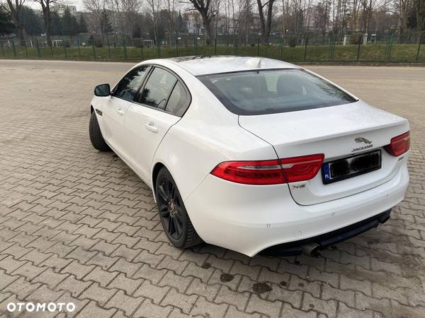 Jaguar XE 2.0 T Prestige - 7