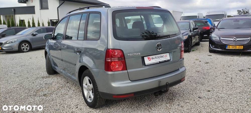 Volkswagen Touran - 9