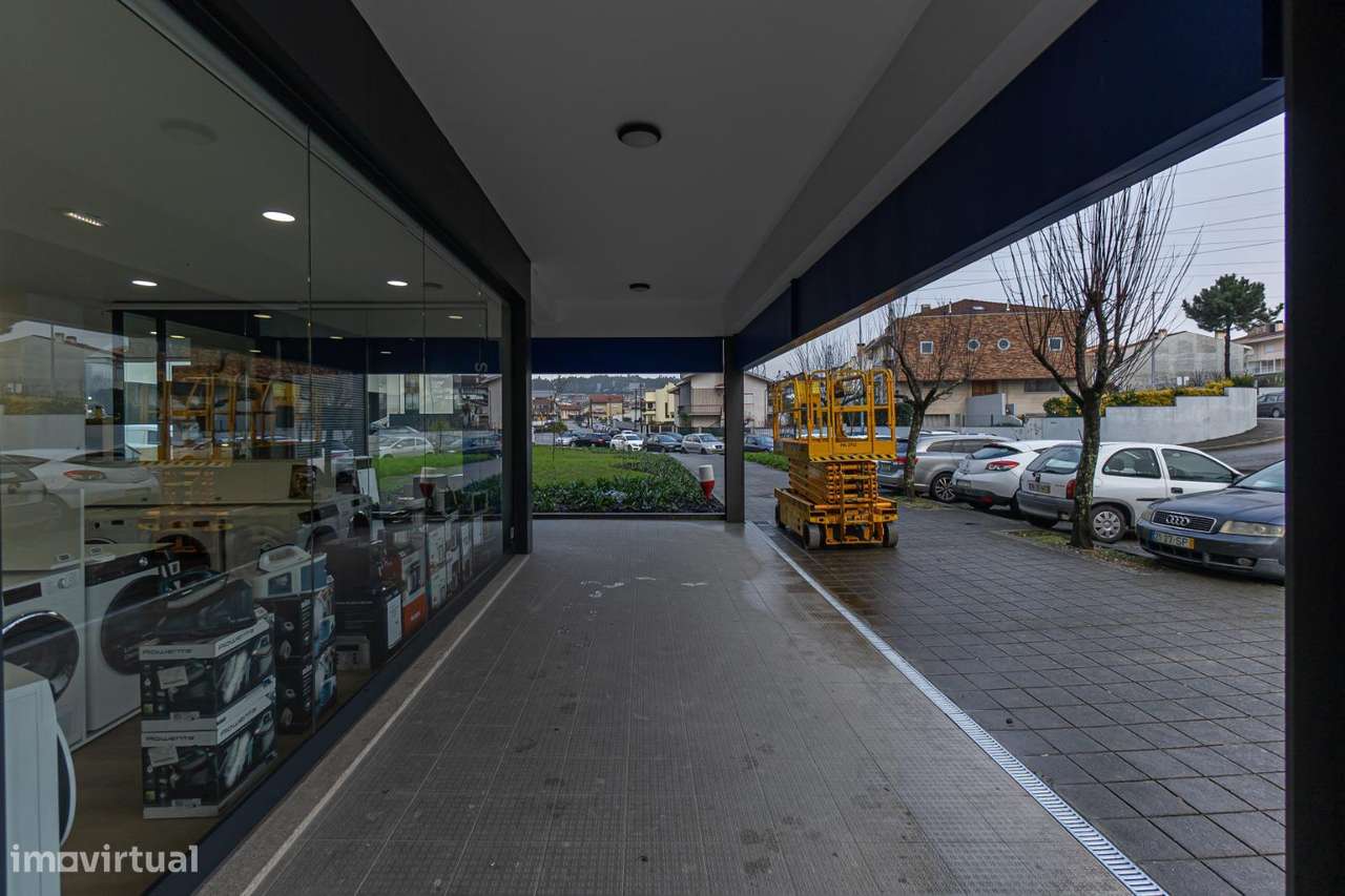 Loja Nova para RESTAURAÇÃO na Zona Industrial de Alfena - Grande imagem: 3/27