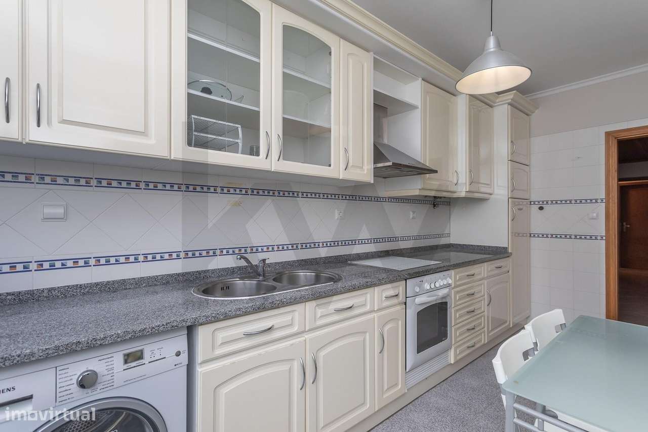 Apartamento T2 Espaçoso com Garagem e Arrecadação – Quinta das Amoreir-10