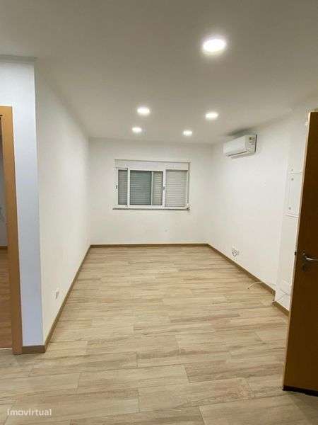 Prédio no centro - Grande imagem: 5/9