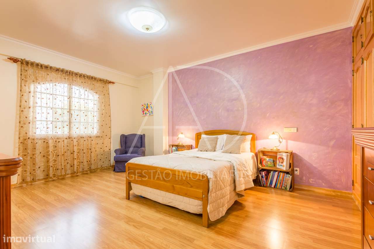 MORADIA T5+1 EM SANTO ANDRÉ, BARREIRO-23