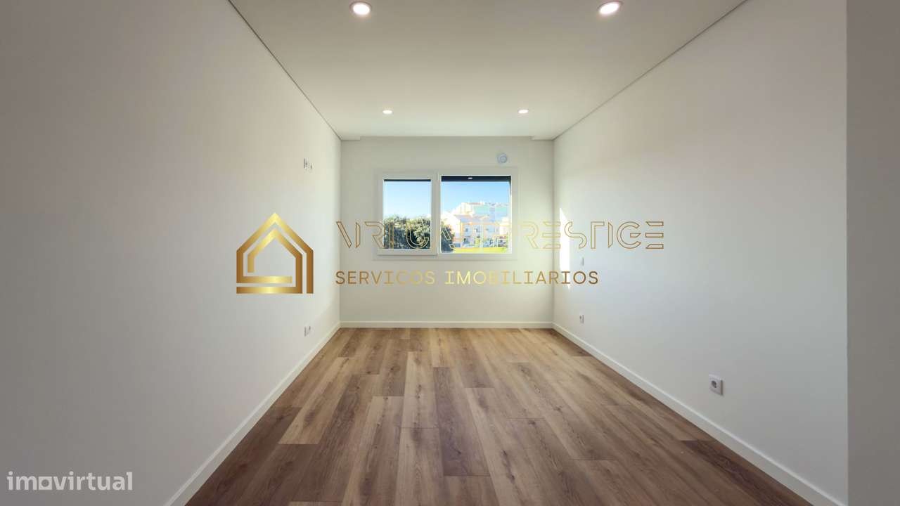 Moradia T4 moderna na Charneca da Caparica com piscina, jardim e ga...-18