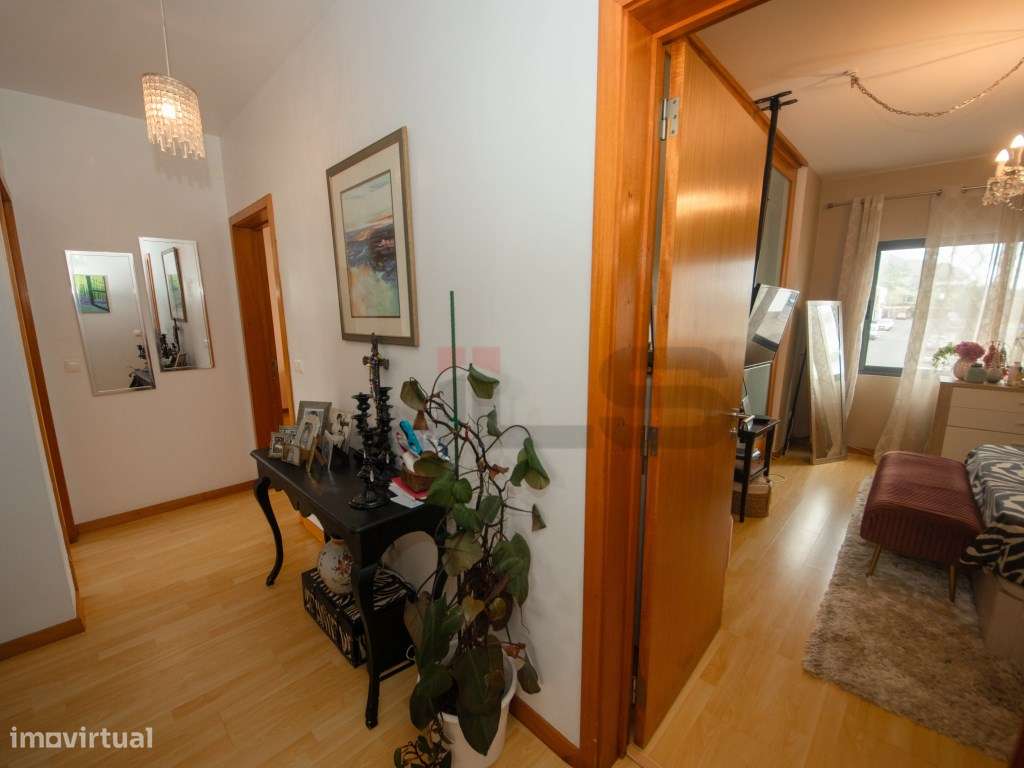 Moradia V3 +1 com aproveitamento de Sótão e Terraço em Ponta Delgad... - Grande imagem: 4/28