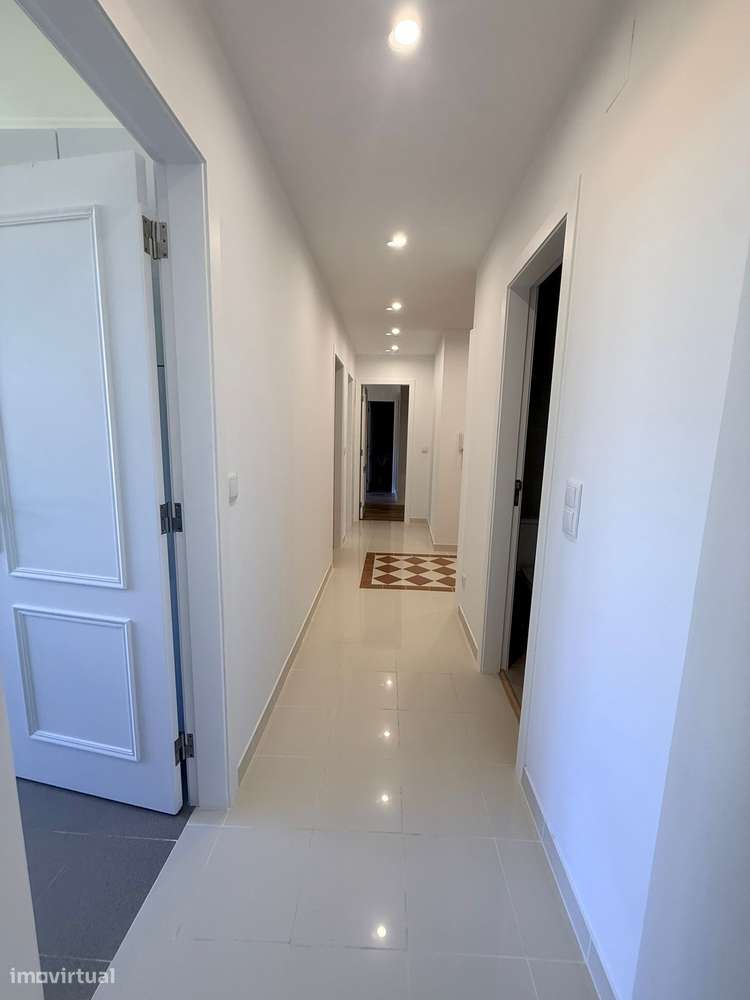 Apartamento T3 com 2 casas de banho em Almada-6