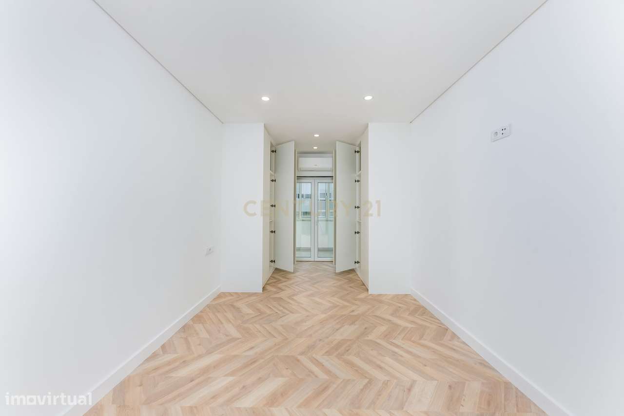 Apartamento T3 Totalmente Remodelado – Cova da Piedade, Almada-38