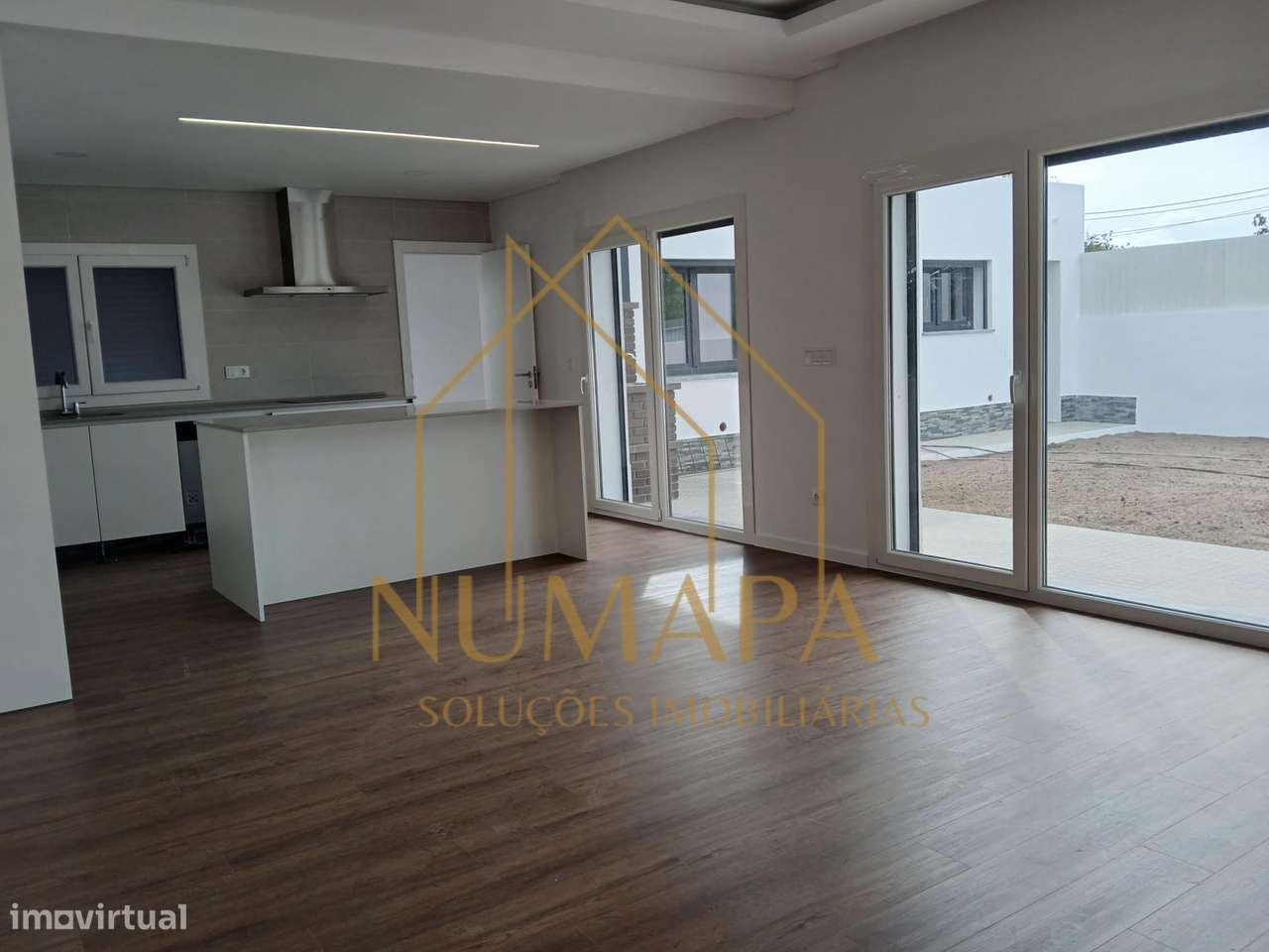 Moradia de 5 assoalhadas em Fernão Ferro - Grande imagem: 5/20