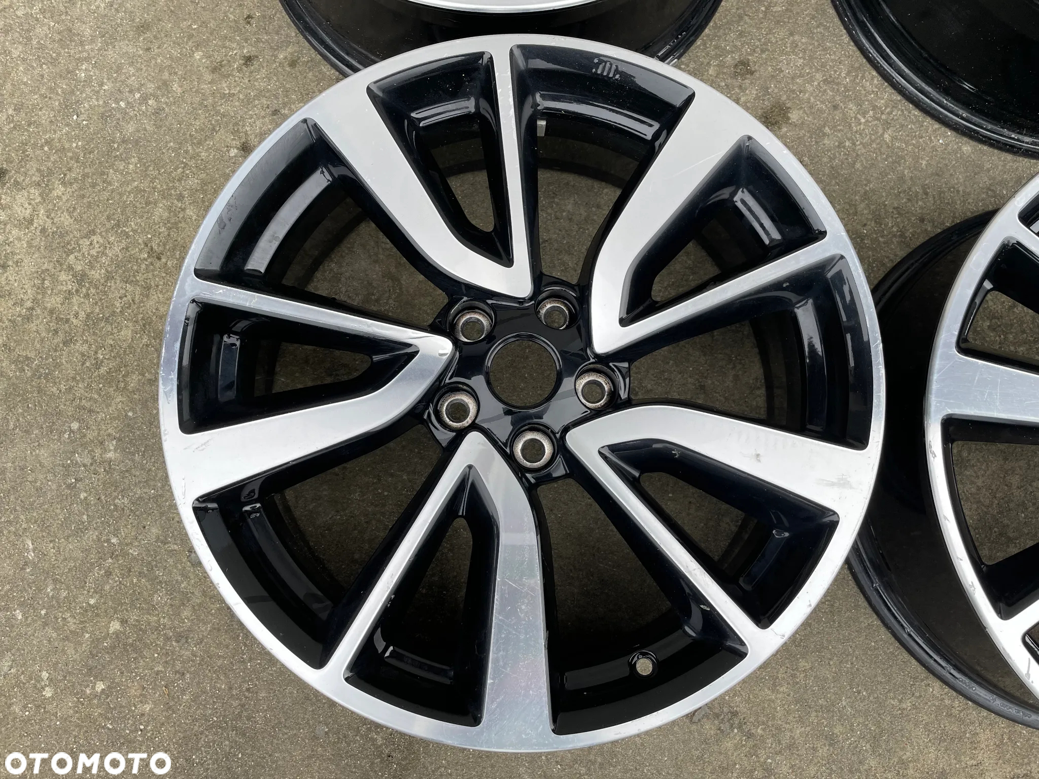 FELGI NISSAN QASHQAI J11  19x7J, ET40, 5x114,3 - 4