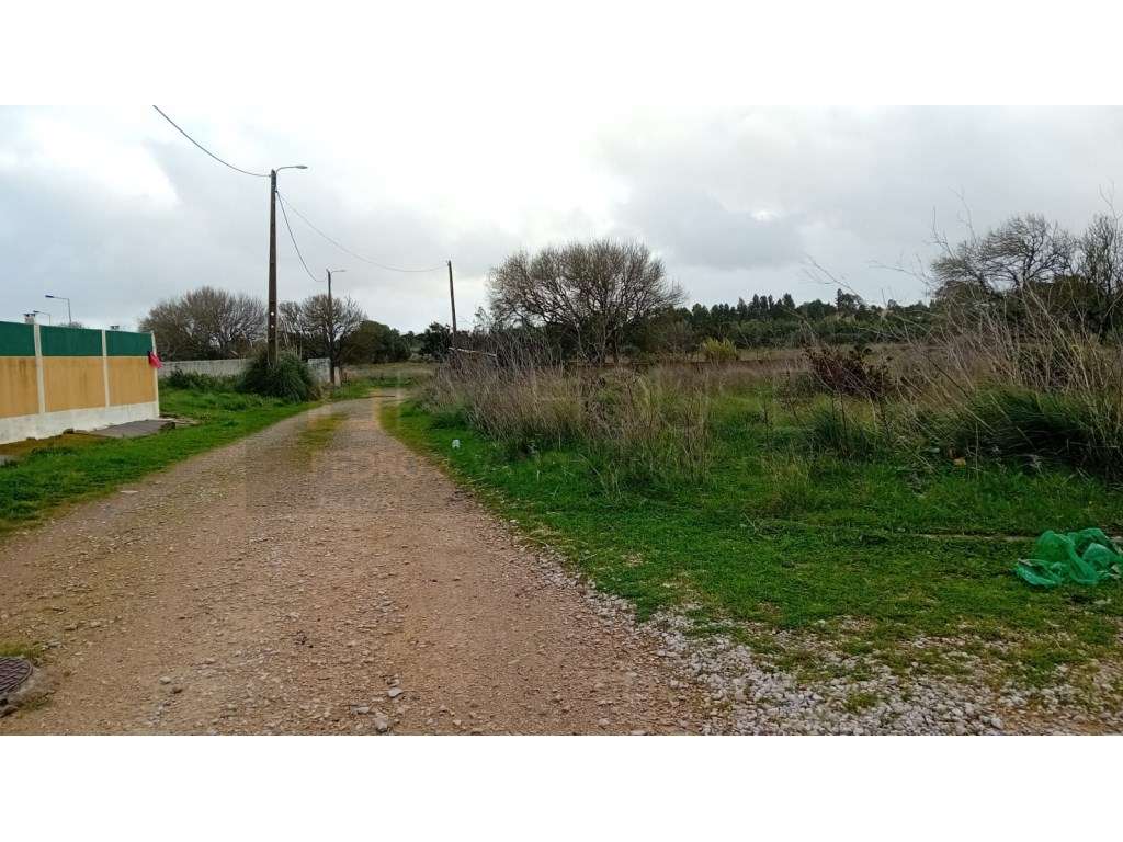 Terreno rústico com Furo de Água | Infraestruturas | Associação de ...-13