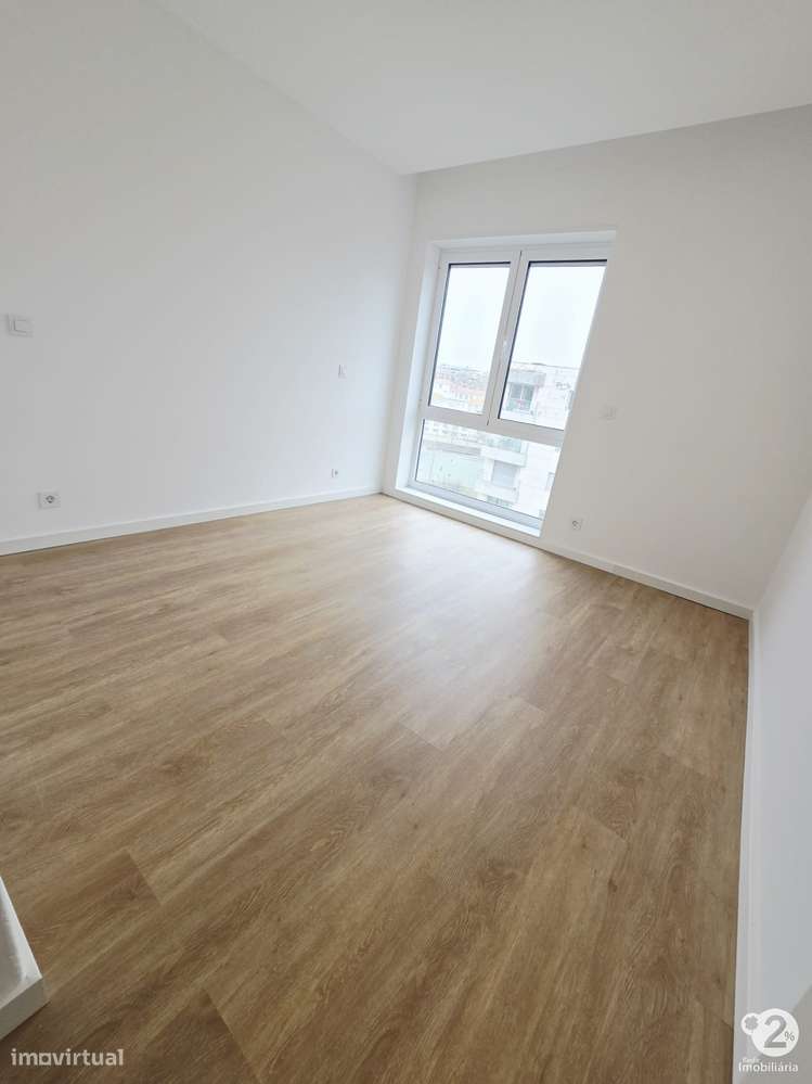 Apartamento T2 Renovado no Porto ( Torrinha )-9