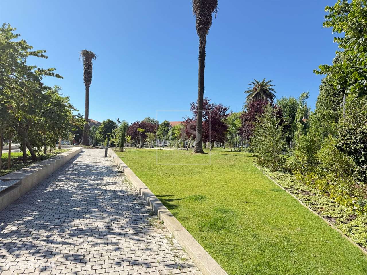 Espaço Comercial para Trespasse / Praça da República / Porto-21