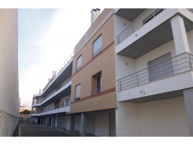 Apart amento T.4 - Eq., cond. c. piscina e p. infantil, Marinha Grand-26