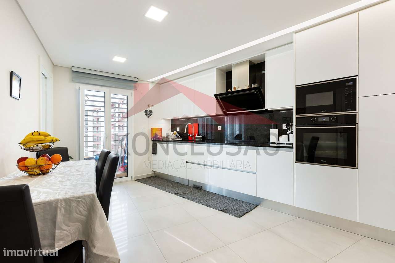 Excelente T3 com áreas generosas e acabamentos de qualidade - Grande imagem: 2/33