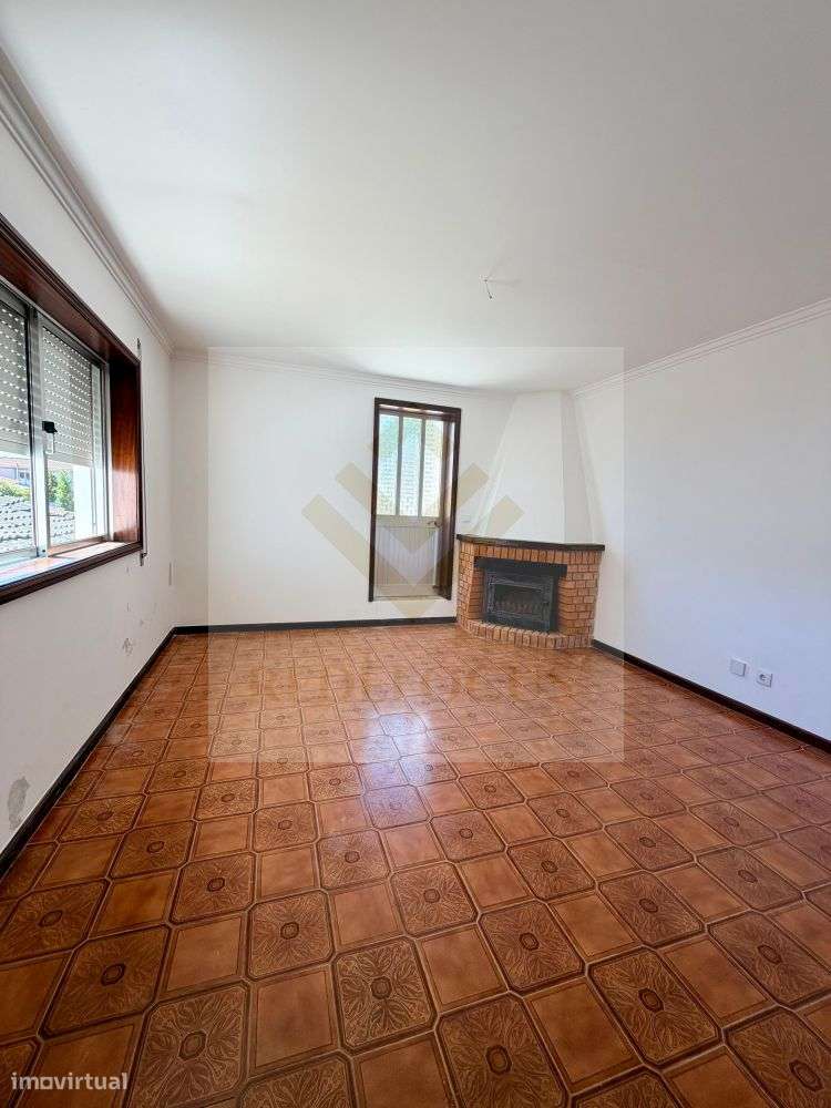 ​Moradia V5 Totalmente Restaurada no Centro de Escapães-9