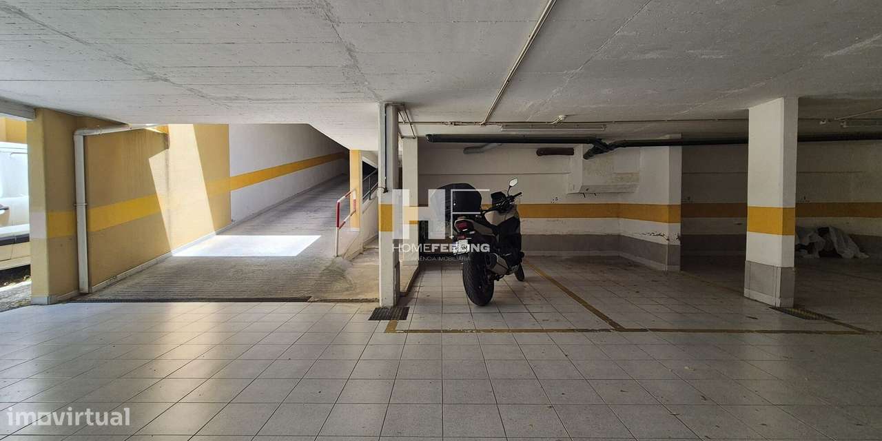 T2/3 de Charme nos Anjos: Traço Histórico, Garagem e Vista Desafogada-2